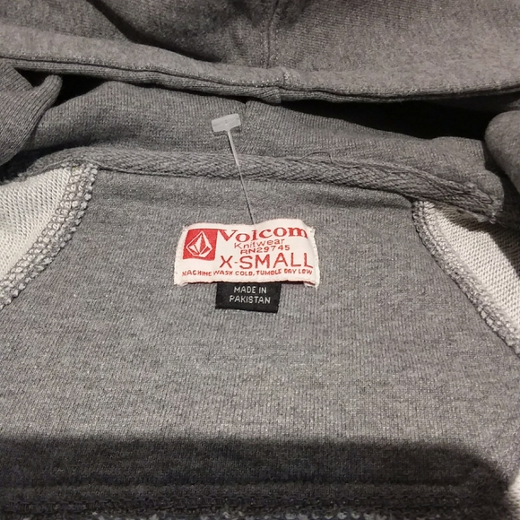 - ⬇️Volcom french terry lined short sleeve hoodie - Picture 4 of 10